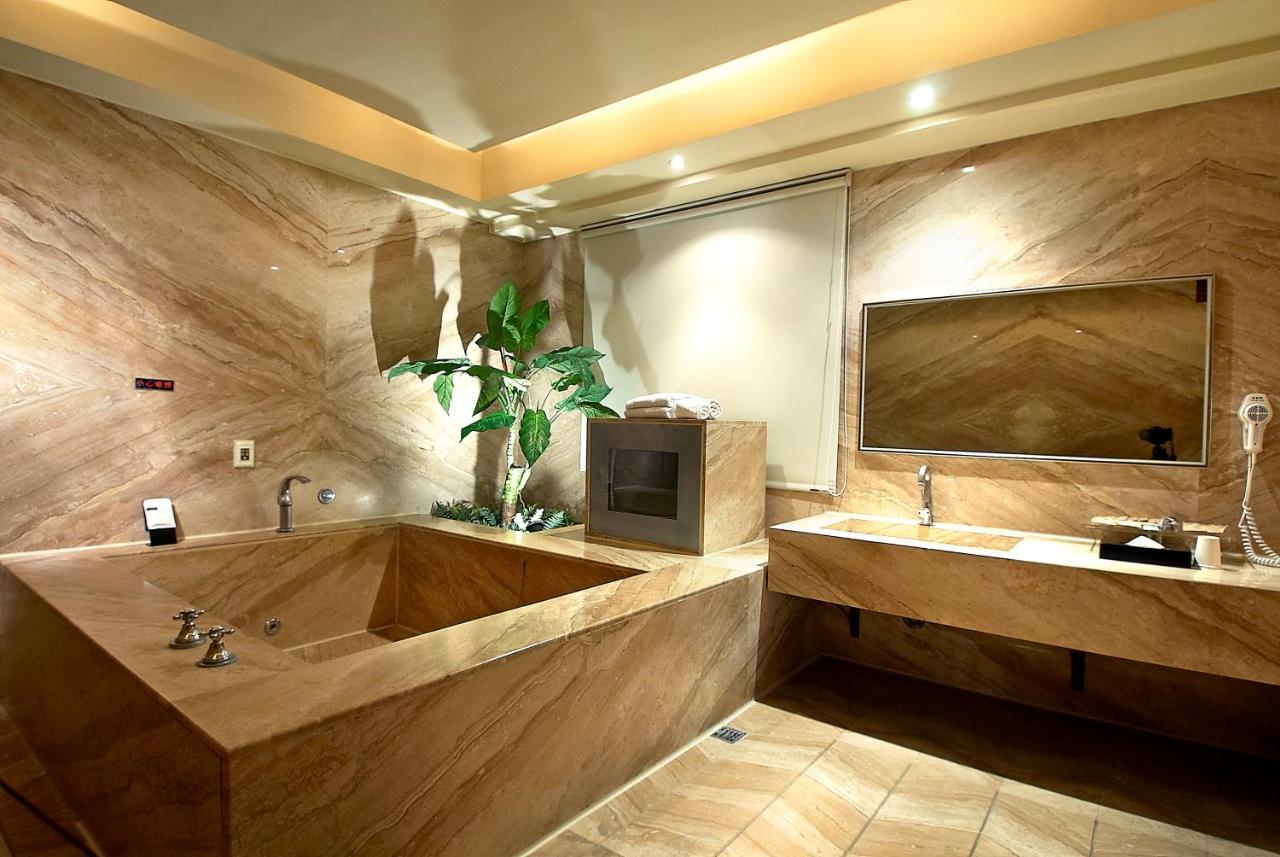 Holly Wood Motel Pitou Luaran gambar